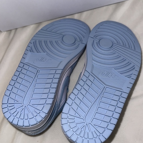 Women’s air Jordan 1 low - Picture 3 of 4